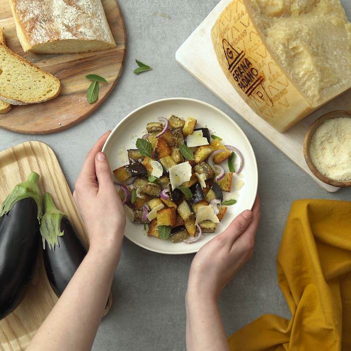 Panzanella al pane tostato con Grana Padano 