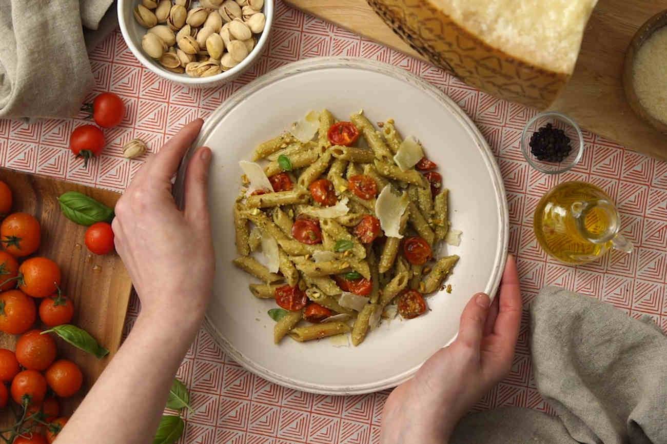 Pennette integrali al pesto di pistacchi con Grana Padano Riserva 