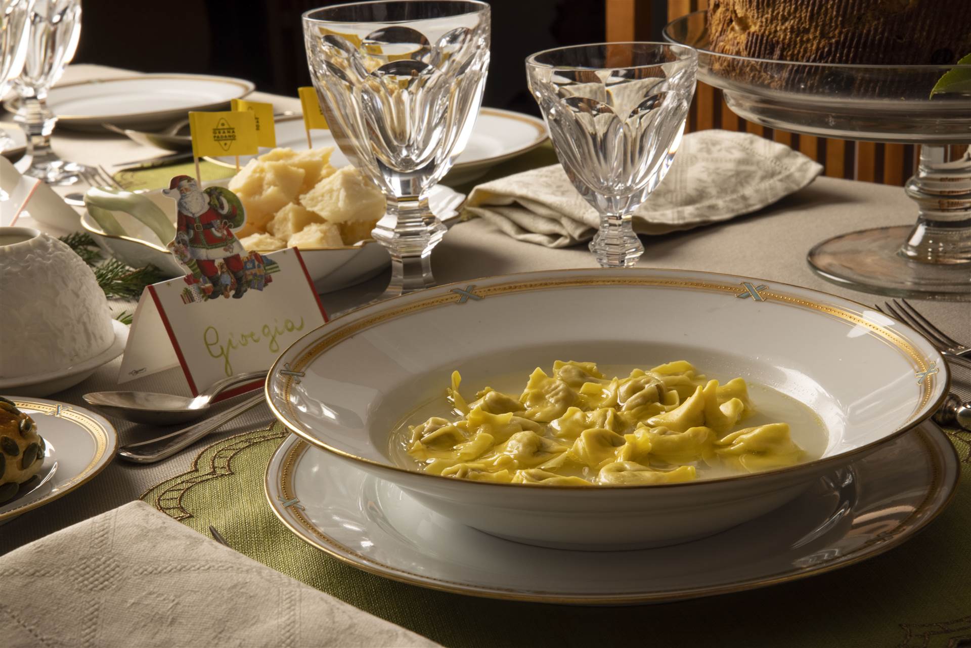 Christmas broth with Tortellini