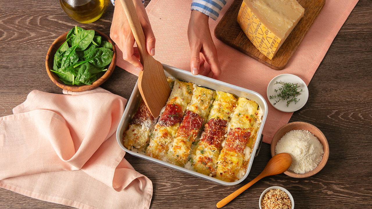 Cannelloni fourrés aux épinards, noix, jambon speck et Grana Padano