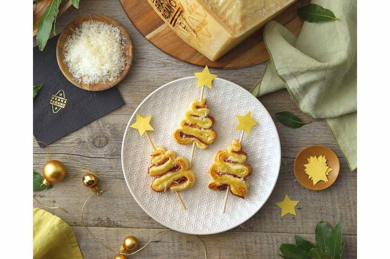 Arbolitos de Navidad de hojaldre, jamón y Grana Padano