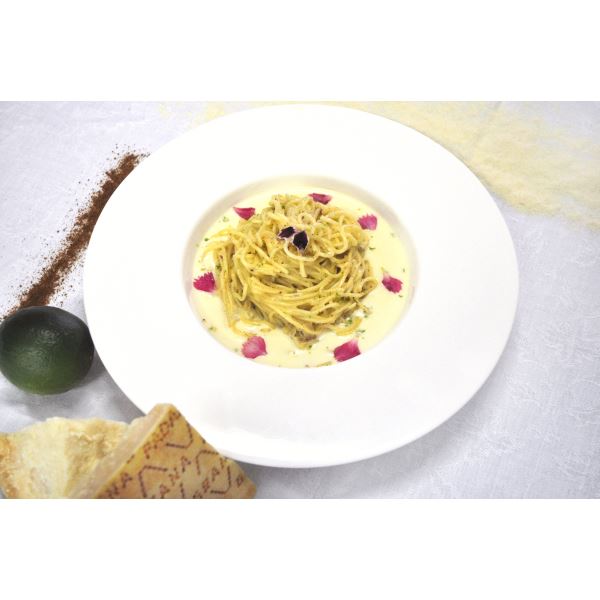Tagliolini con bottarga, lime e salsa al Grana Padano