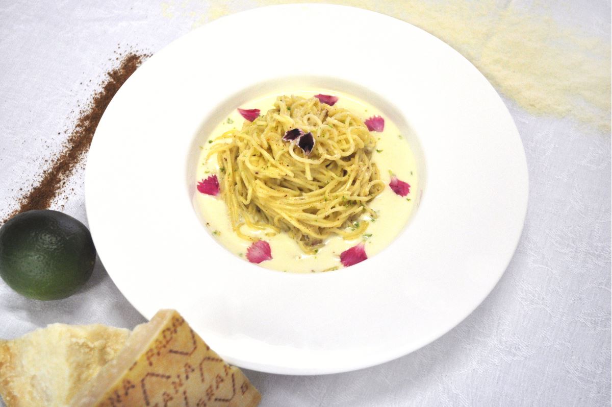 Tagliolini con bottarga, lime e salsa al Grana Padano
