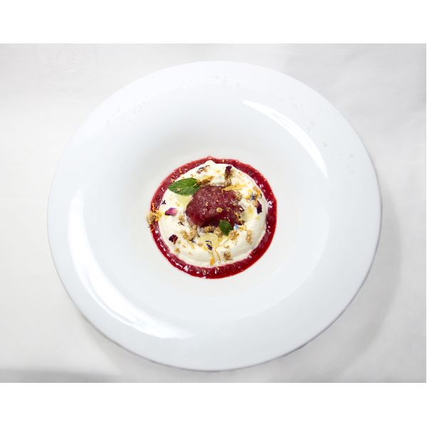 Tonno con spuma di Grana Padano su crema di fragole