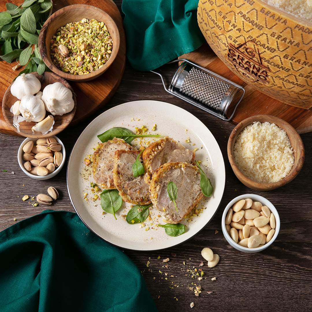 Arrosto di fesa di tacchino in crosta di frutta secca e Grana Padano