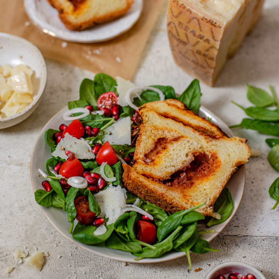 Babka salé au Grana Padano et pesto rosso 