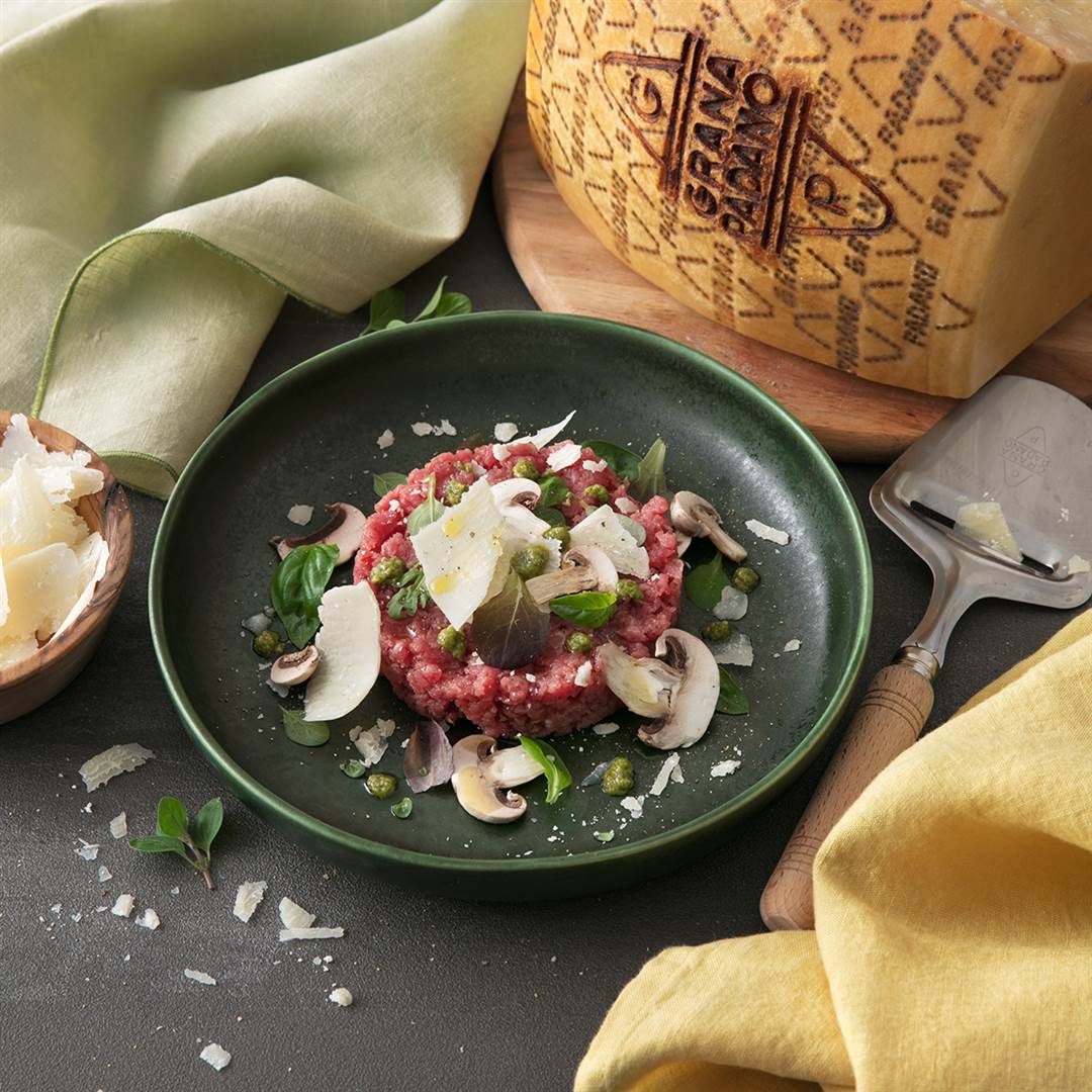 Battuta di Fassona piemontese con scaglie di Grana Padano 