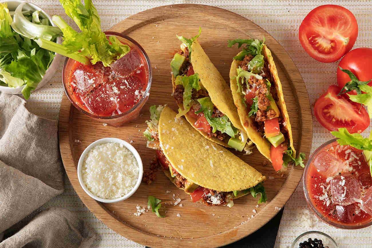 Bloody Mary, tacos rápidos con chili y Grana Padano Riserva