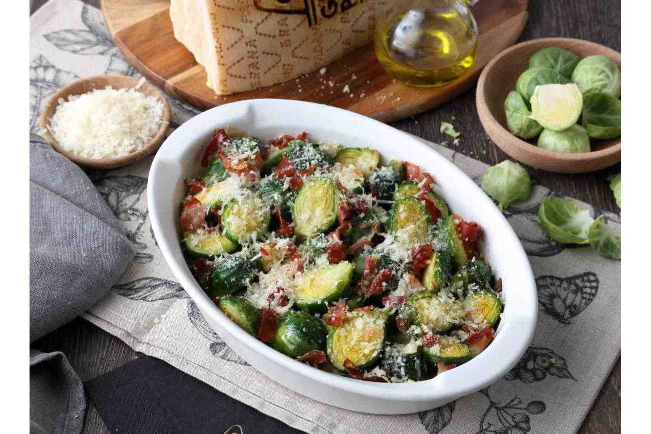 Rosenkohlgratin mit geräuchertem Schinkenspeck und Grana Padano DOP