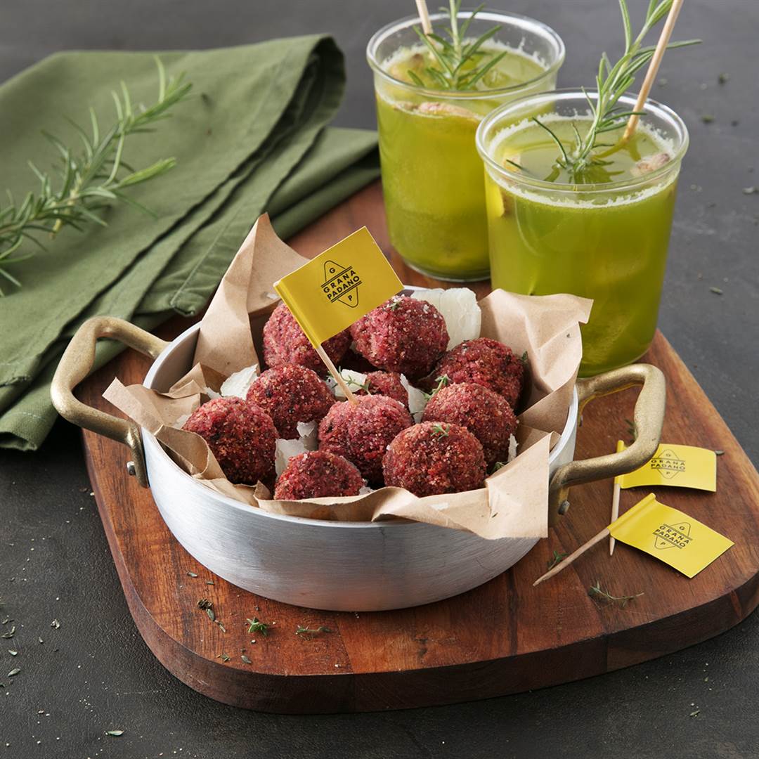 Boulettes de betterave, pois chiches et Grana Padano Riserva
