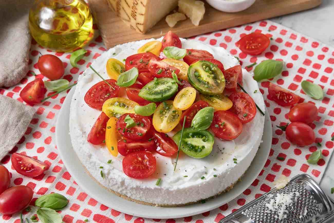 Tarta de queso salada con ricotta, Grana Padano PDO, tomates cherry y albahaca