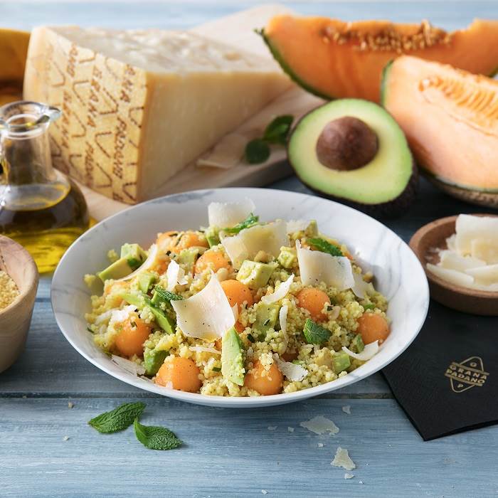 Couscous, melon, avocat, menthe, pignons et copeaux de Grana Padano
