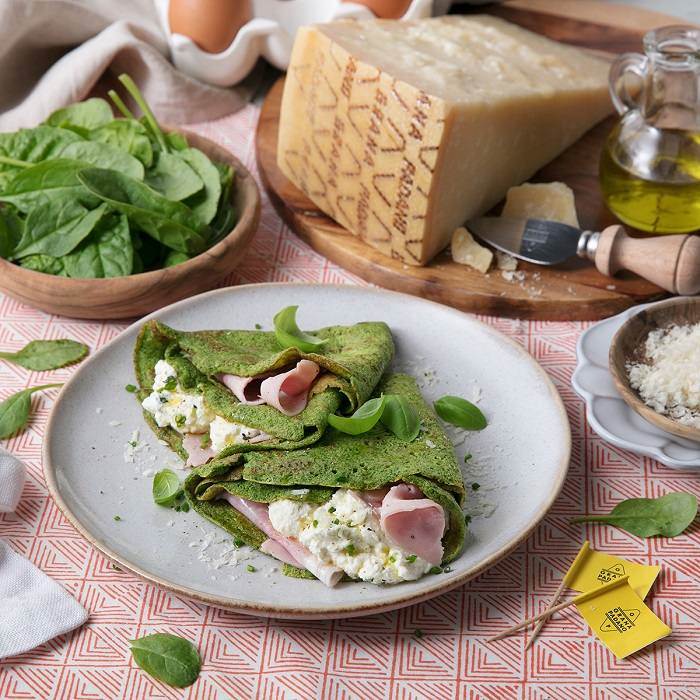 Green spinach crepes with ham and creamy ricotta and Grana Padano PDO filling