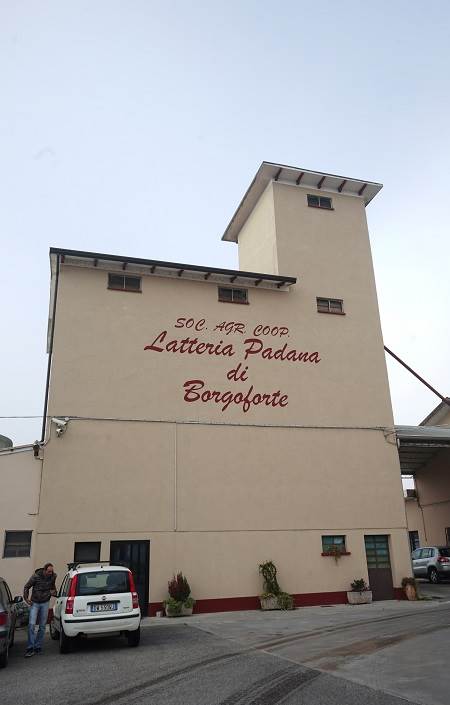 Latteria Padana di Borgoforte Soc. Agr. Coop.va Latteria Padana di Borgoforte Soc. Agr. Coop.va
