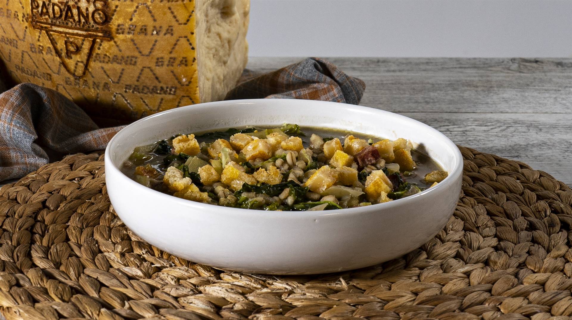 Minestra di verze in brodo di Grana Padano DOP