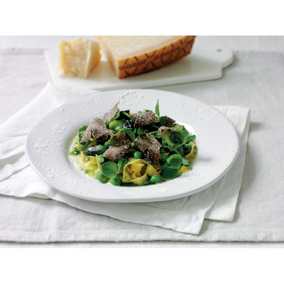 Fettuccine con habas, guisantes y Grana Padano Riserva