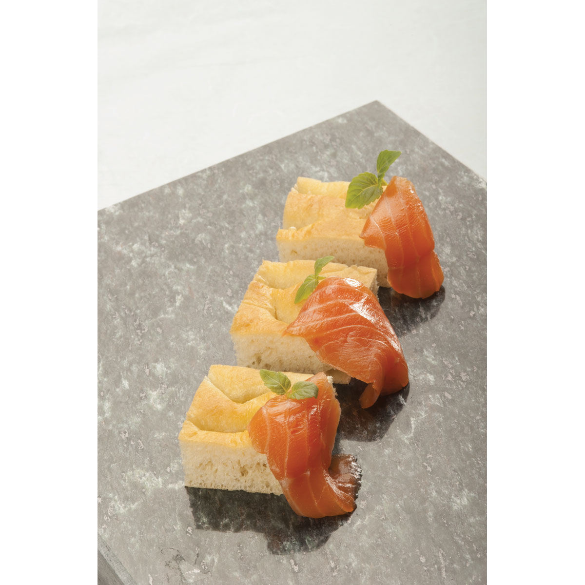 Focaccia al Grana Padano, salmone marinato
