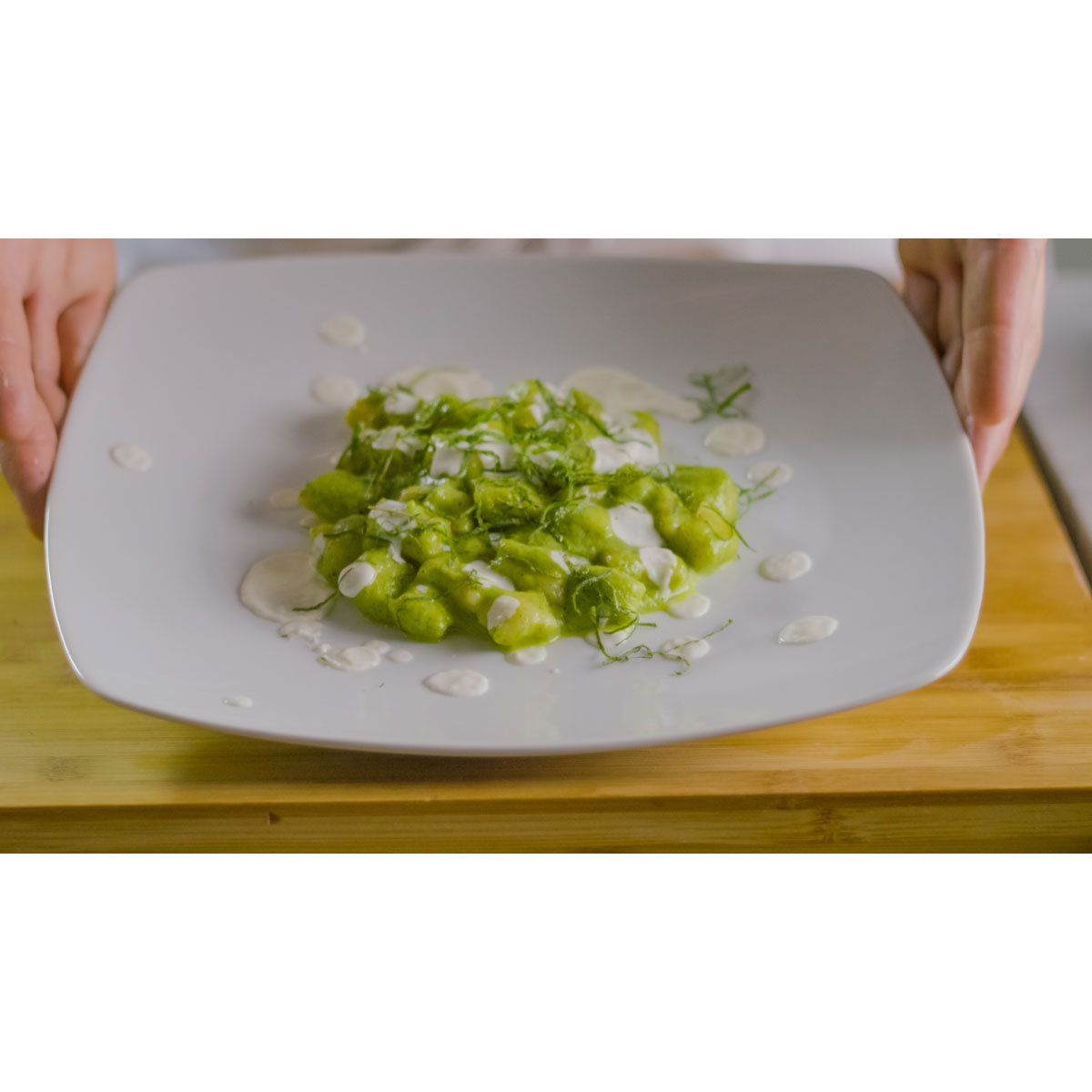 Gnocchi di patate, con crema di zucchine, menta e fonduta di Grana Padano