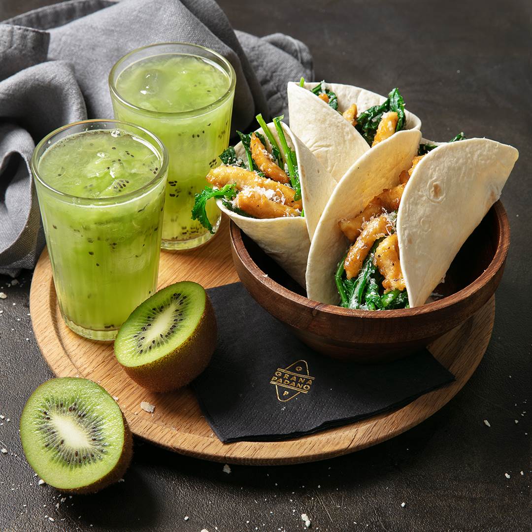 Ginger Ale non-alcoholic Cocktail, Pita Filled with Broccoli Rabe, Chicken and Grana Padano