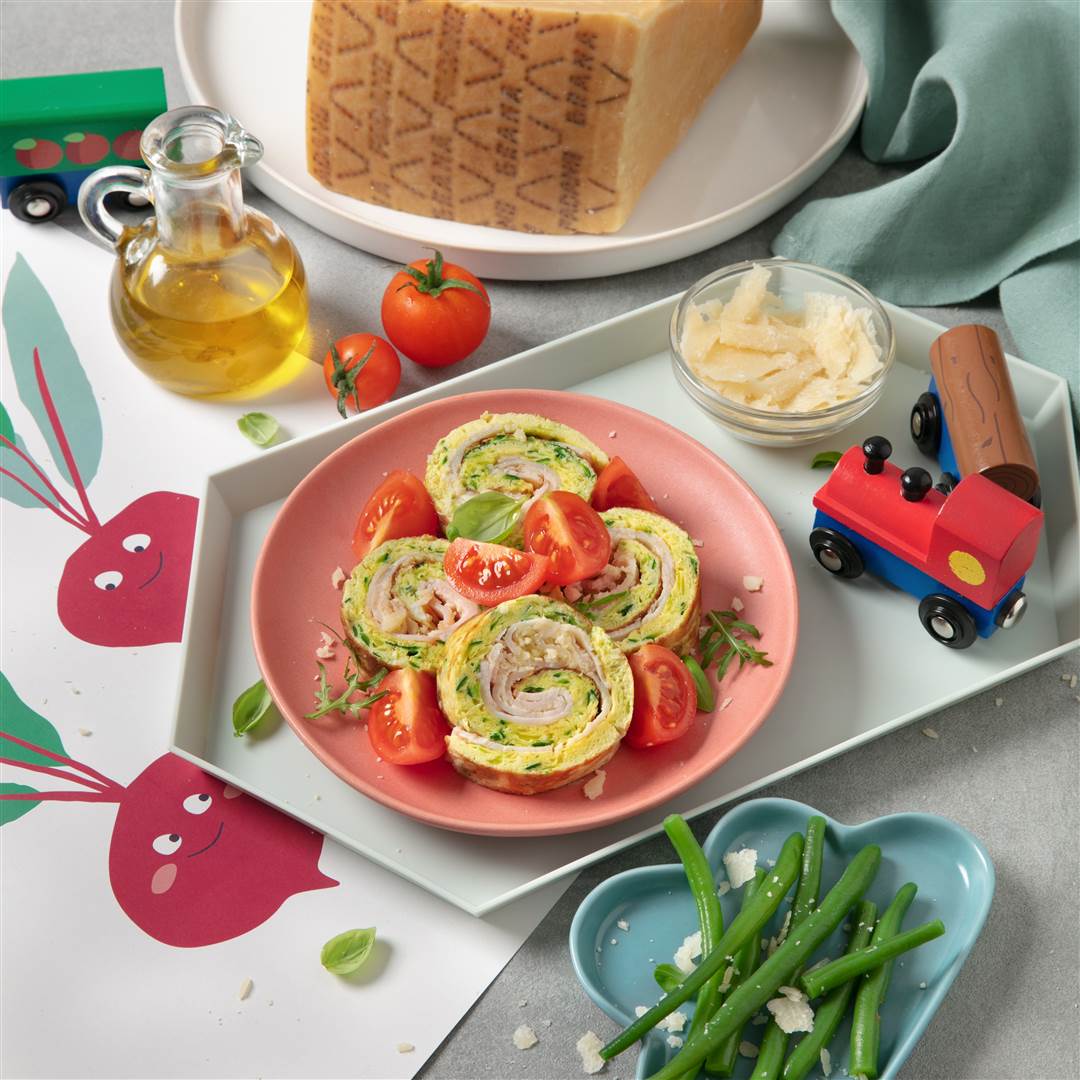Frittata-Röllchen mit grüne Bohnen, gekochtem Schinken und Grana Padano 