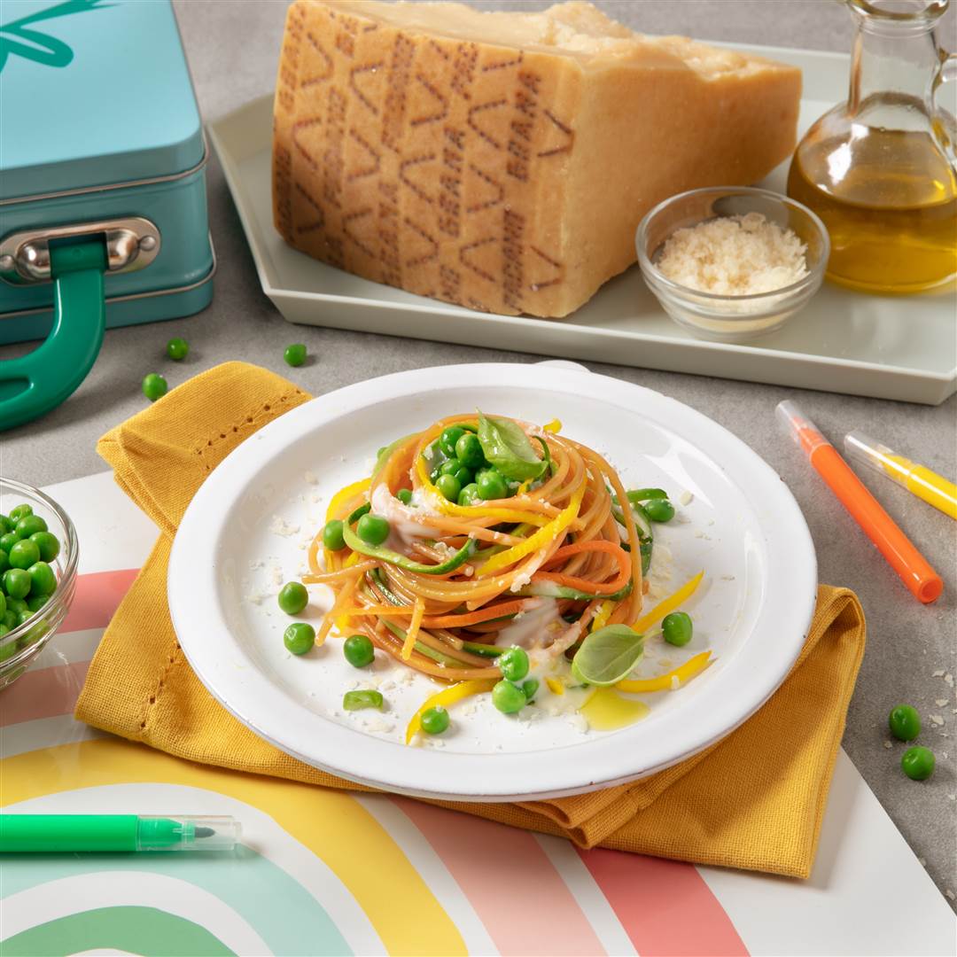 Whole wheat spaghetti with vegetables and creamy Grana Padano sauce