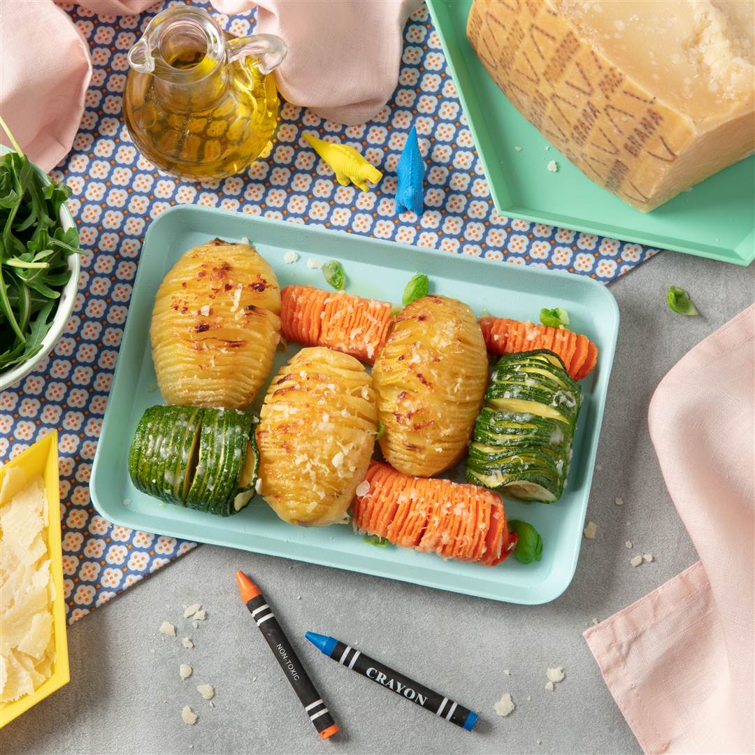 Patatas acordeón con verduras y Grana Padano