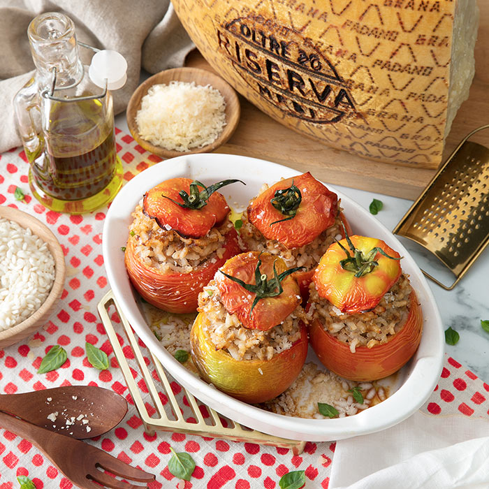 Pomodori cuore di bue al forno ripieni di riso, macinato e Grana Padano Riserva
