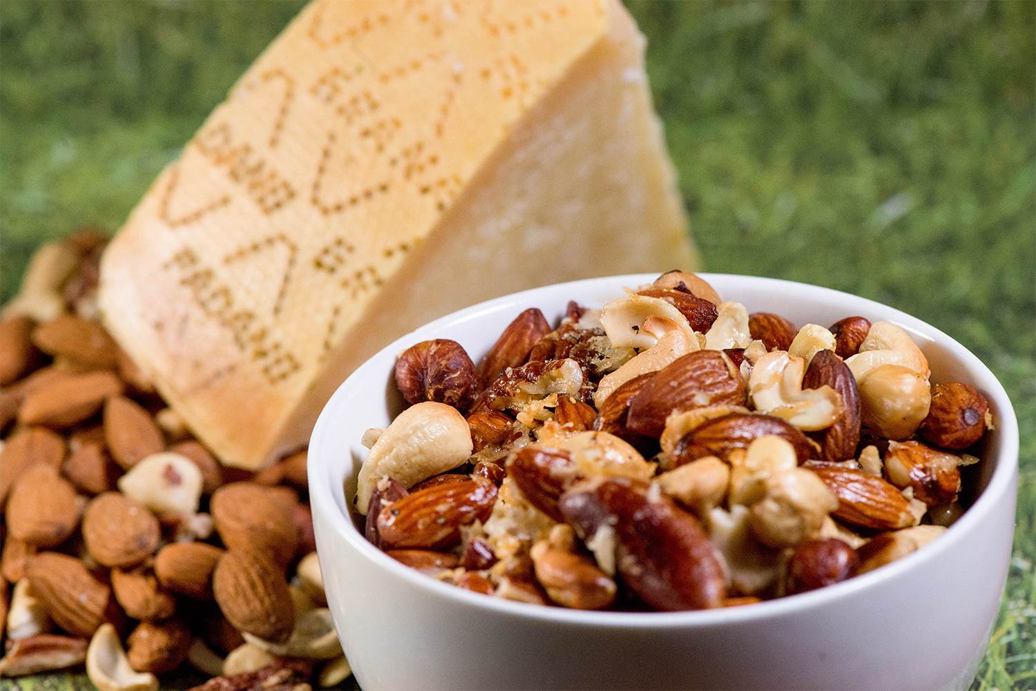 Cacio e pepe mixed nuts