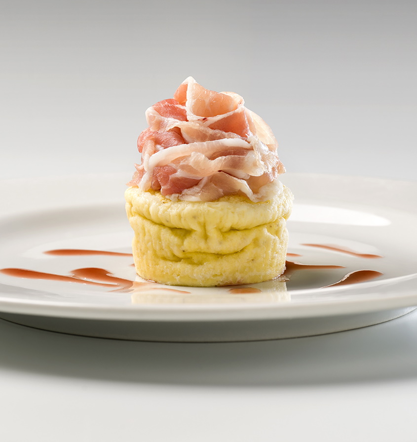 Flan al Grana Padano DOP Riserva, Pancetta Piacentina e vino Valtellina Superiore in riduzione