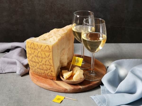 What is the best wine to pair with Grana Padano cheese?