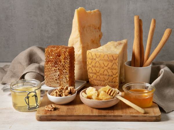Con quali mieli abbinare il Grana Padano?