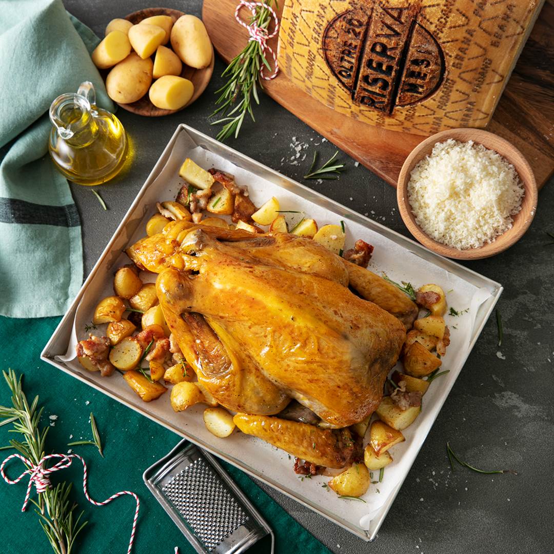 Gallina ripiena di salsiccia e castagne con Grana Padano Riserva e patate al forno