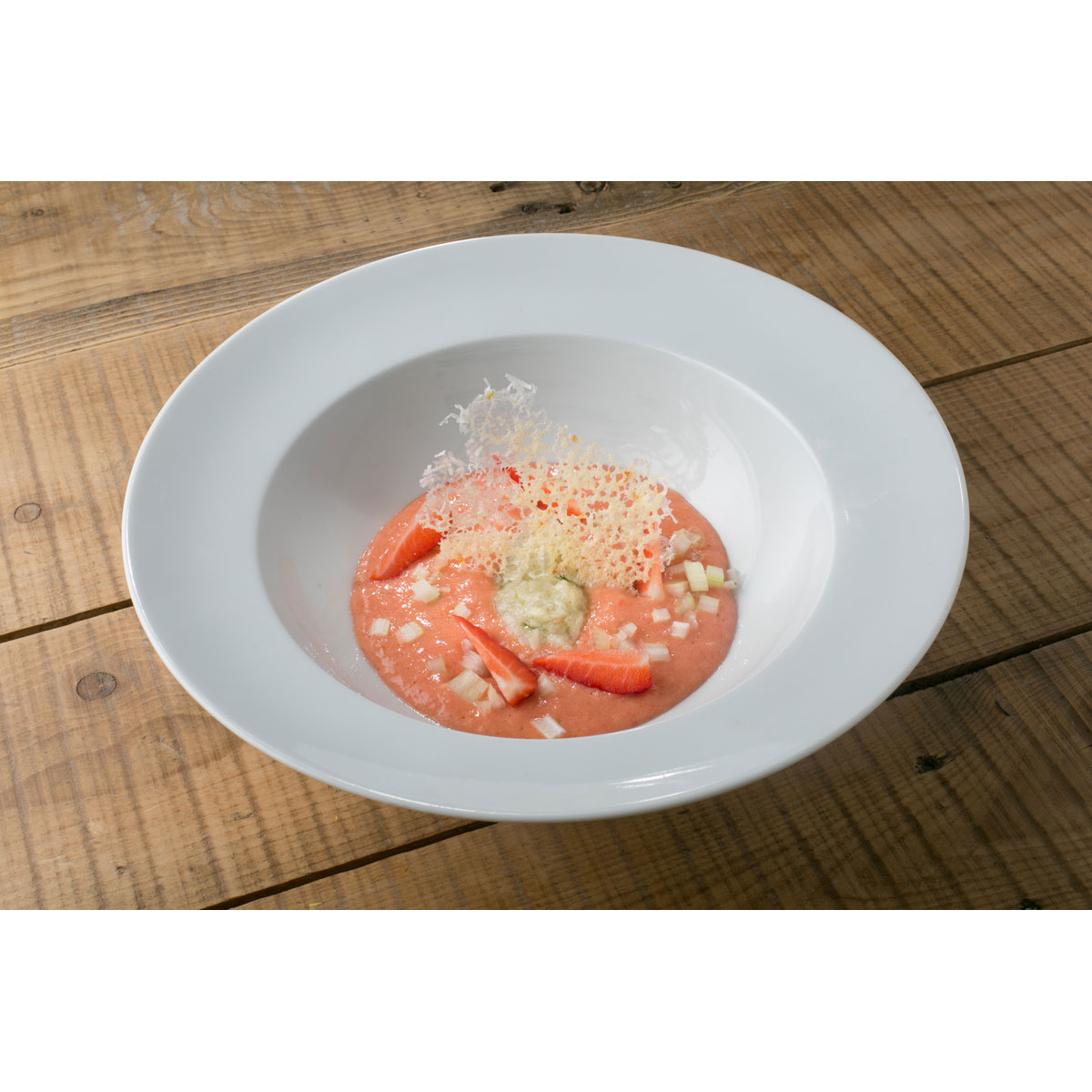 Gazpacho di pomodori e fragole con melanzana al Grana Padano