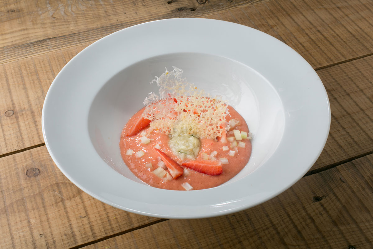 Gaspacho tomates et fraises, aubergine au Grana Padano