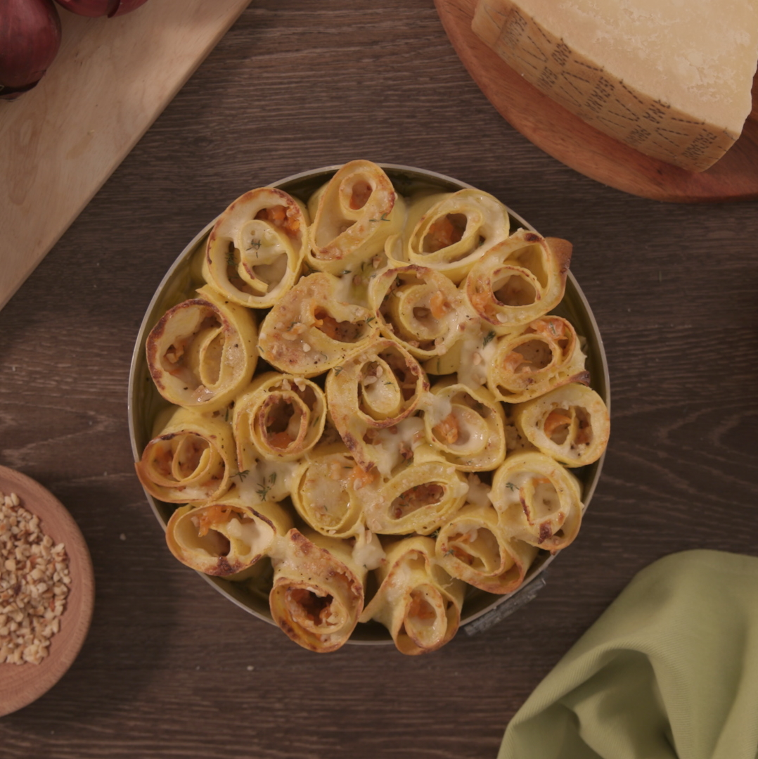 Rollitos de lasaña con calabaza, avellanas y queso Grana Padano