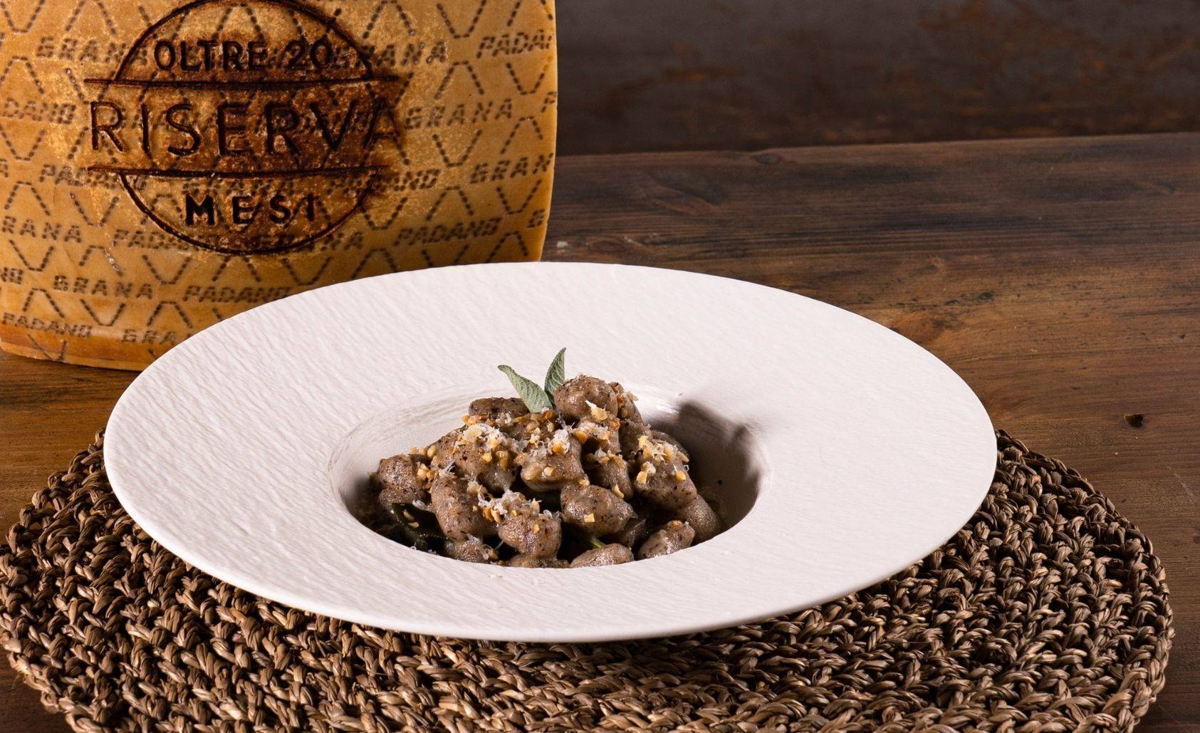 Gnocchetti di grano saraceno al burro e salvia con nocciole croccanti