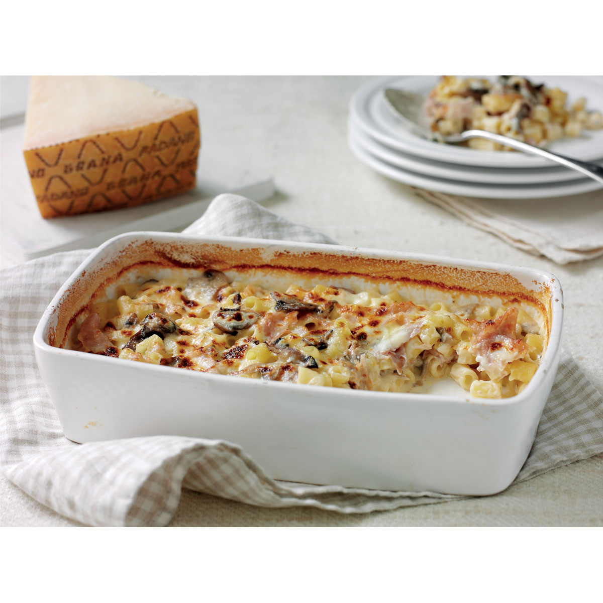Pasta tubettini gratinados con Grana Padano y jamón cocido