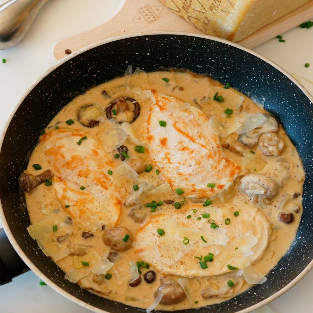 Pollo con salsa de Grana Padano y setas