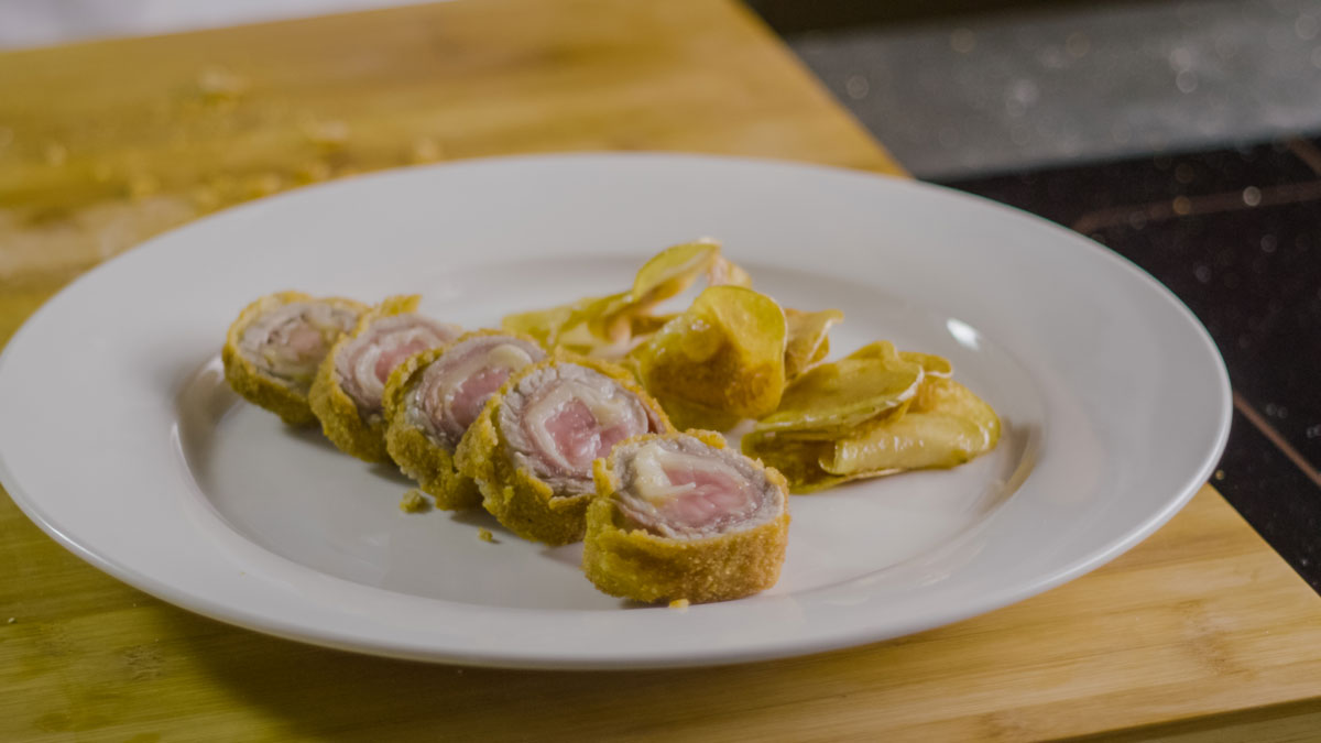 Veal parcels with prosciutto crudo, Grana Padano shavings and potato chips