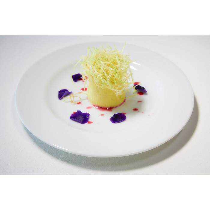 Flan al Grana Padano croccante di porri e riduzione di barbabietola