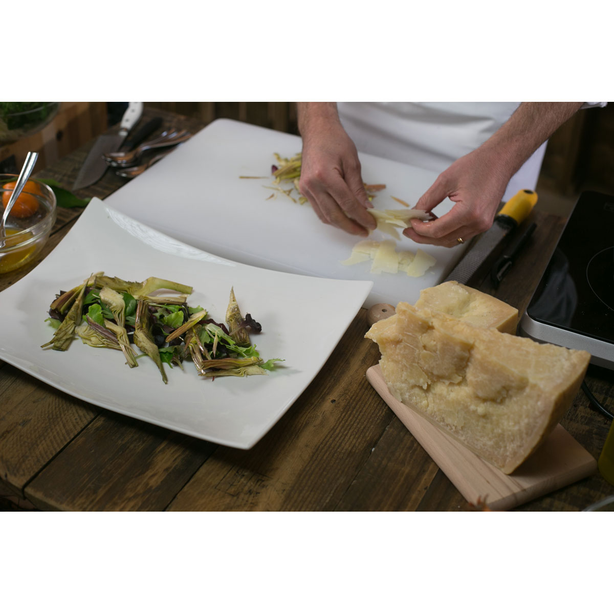 Insalata Di Carciofi Cotti E Crudi Alla Vaniglia Olio Al Mandarino E Veli Di Grana Padano Contorni Ricette Con Formaggio