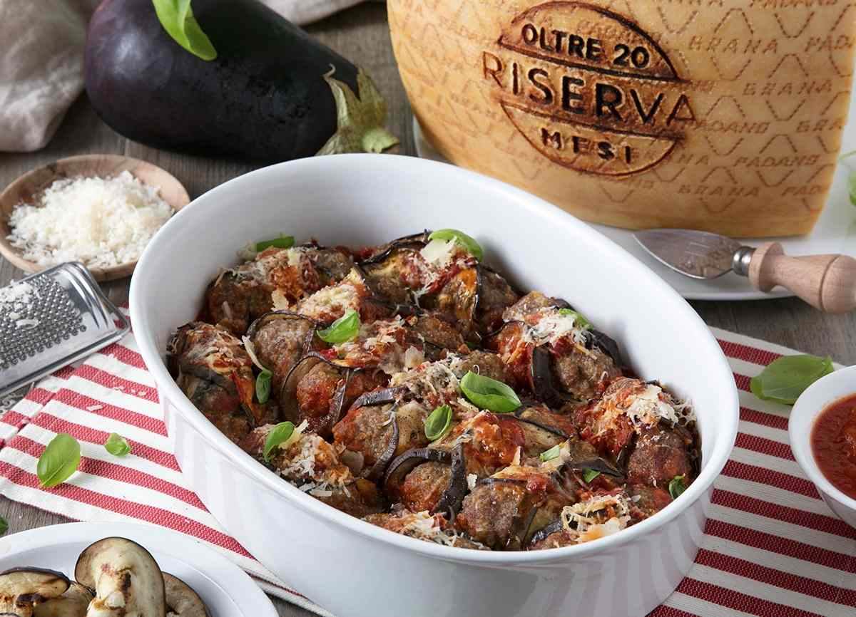 Aubergine rolls filled with minced meat, basil and Grana Padano Riserva