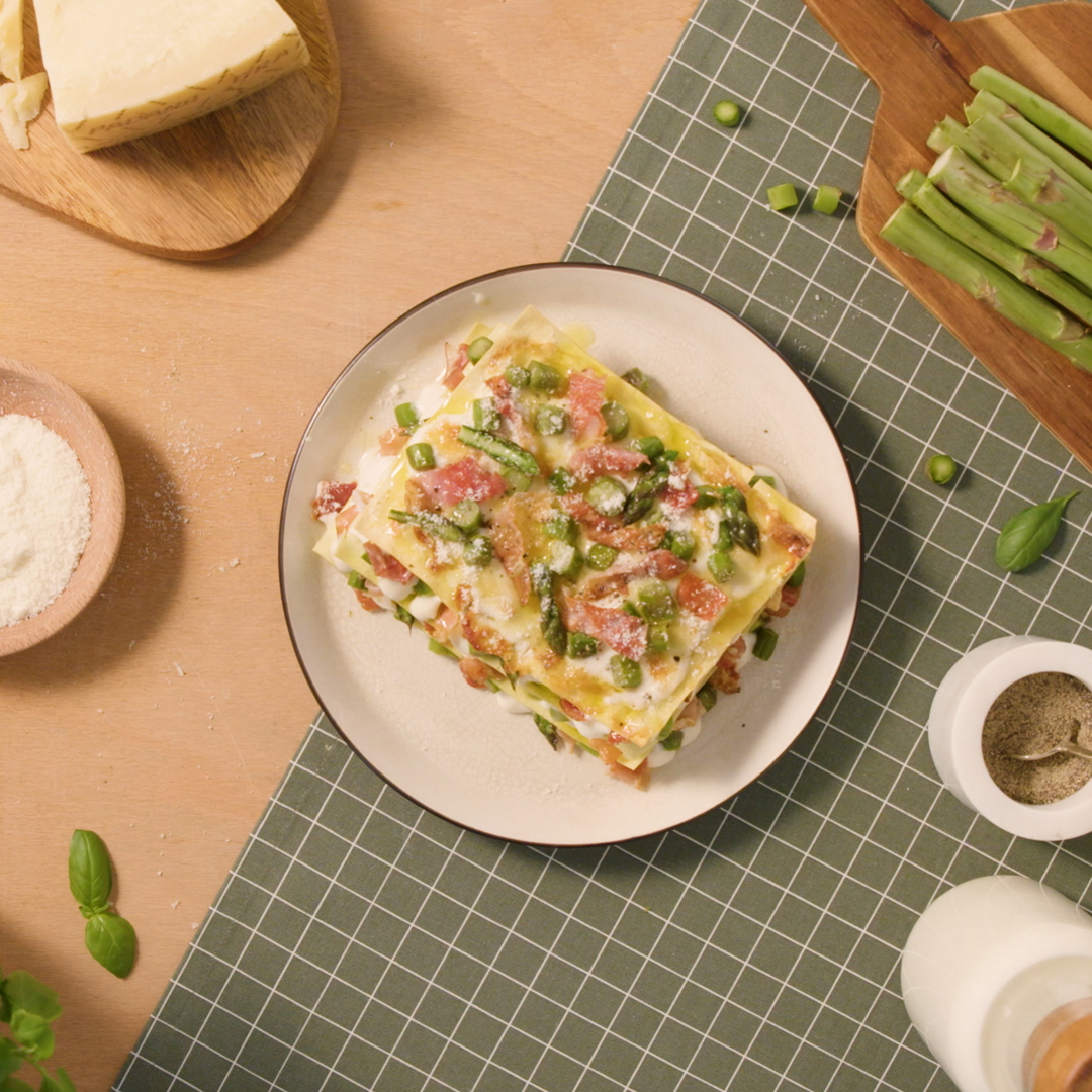 Lasagne con speck, asparagi, besciamella e Grana Padano