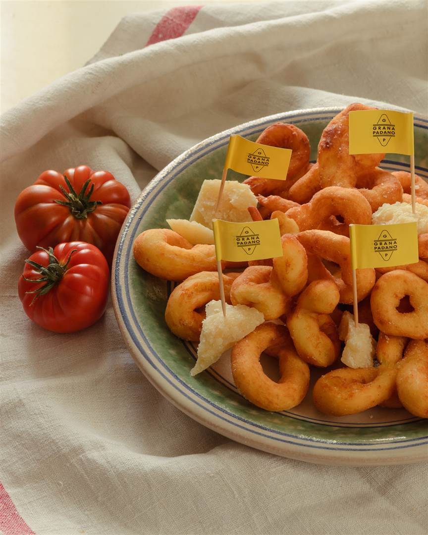 Fried potatoes bows