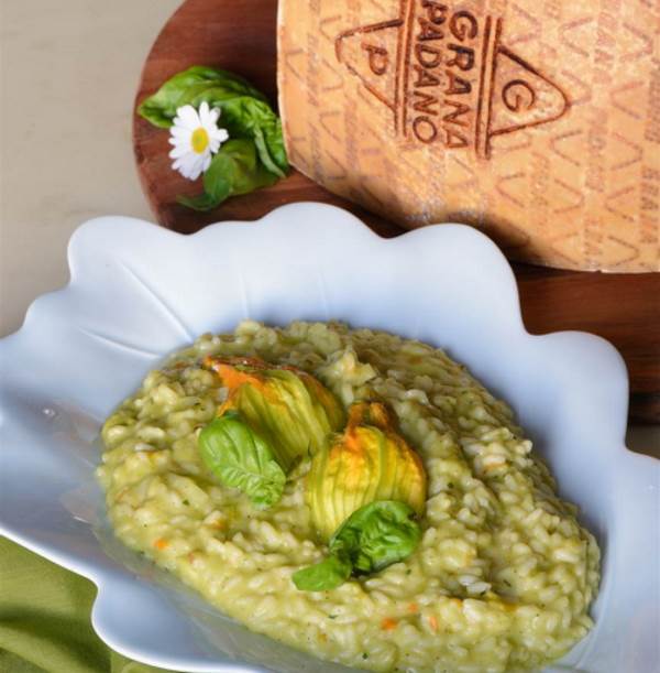 Risotto con zucchine e fiori farciti