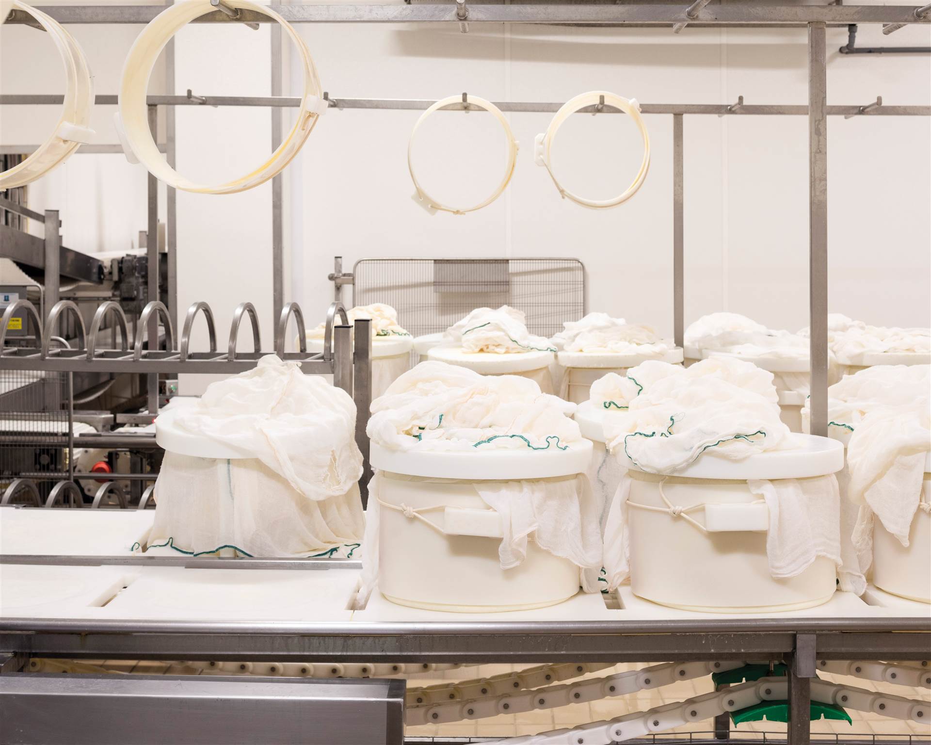 Le forme nel primo giorno di produzione nella fascera in teflon 