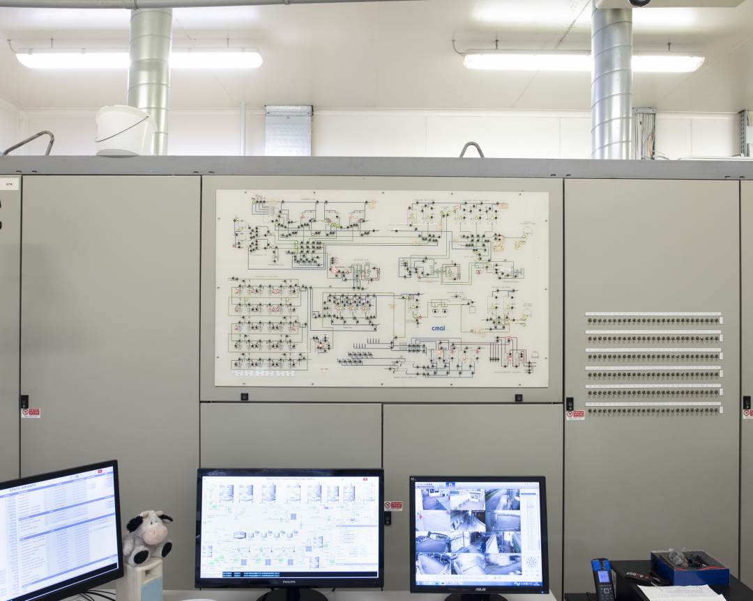 La sala di controllo delle diverse fasi di produzione&lt;br&gt;nello stabilimento di Sant’Antonio di Porto Mantovano.