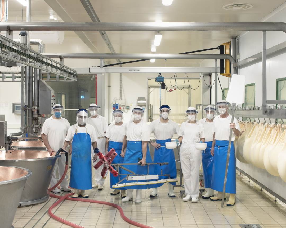 Il team dei tecnici caseari che lavorano nel caseificio &lt;br&gt;della Latteria Sociale Mantova a Sant’Antonio di Porto Mantovano