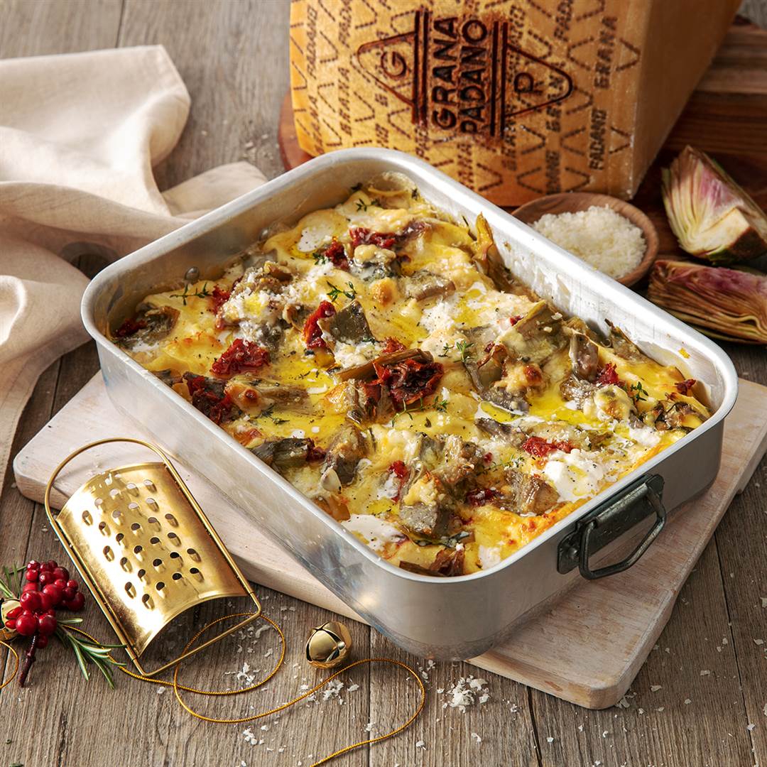 Weiße Lasagne mit Artischocken, heller Béchamelsauce und Grana Padano