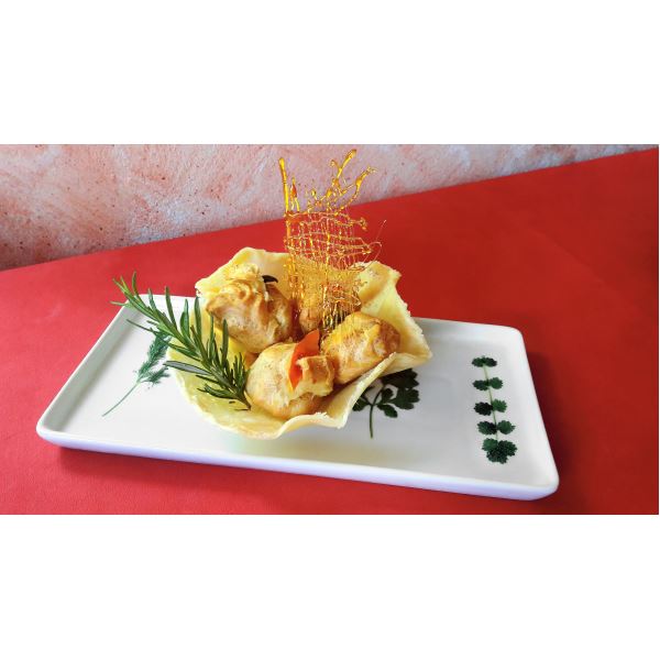 Cestino croccante con bignè alla crema di Grana Padano
